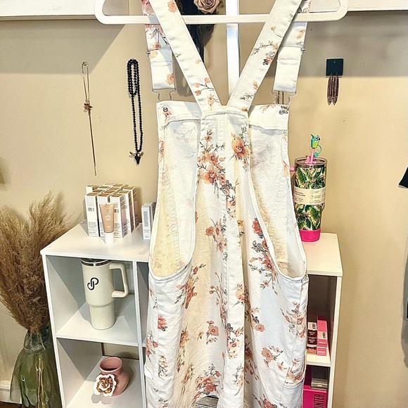 NWOT No Boundaries Ivory Floral Overall Dress - Picture 9 of 9